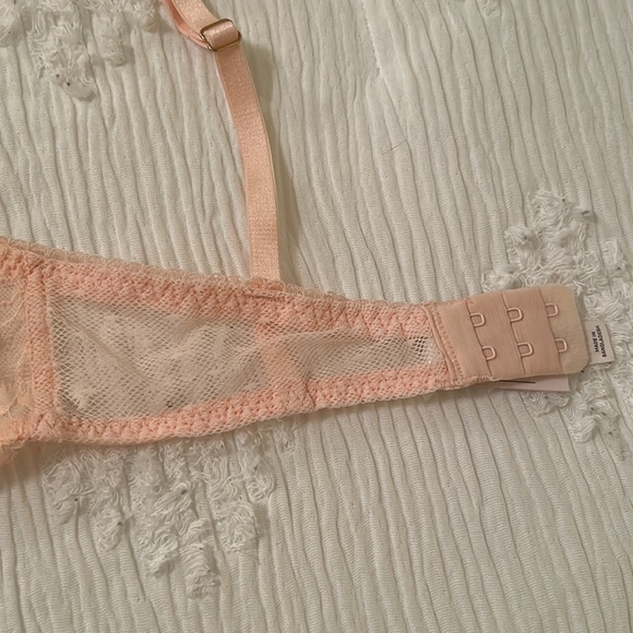 Pink lace bra - Picture 6 of 8